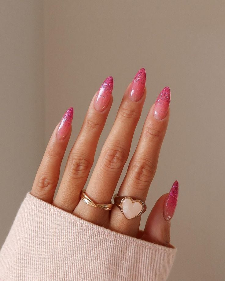 como fazer unhas rosa com glitter encapsulado em casa