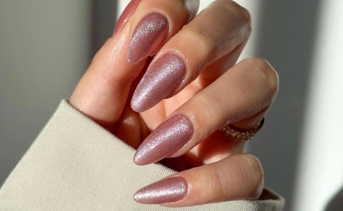 erros comuns ao fazer unhas rosa com glitter