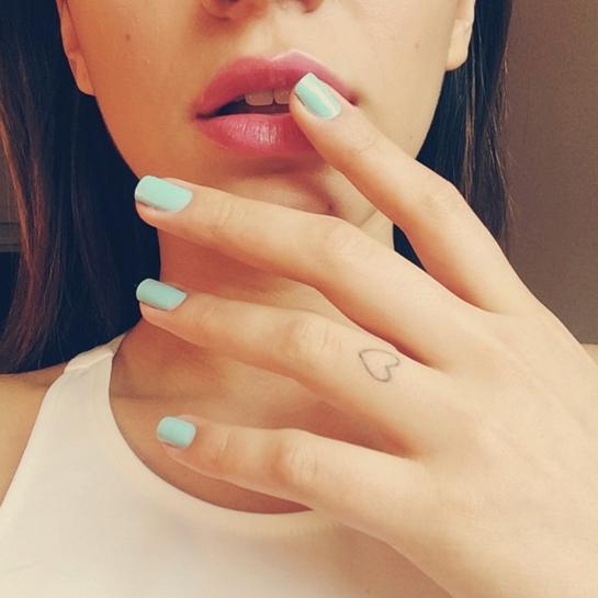 tatuagem coração lateral dedo anelar significado