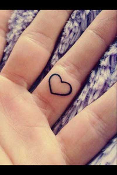 tatuagem coração dedo fineline vs pontilhismo