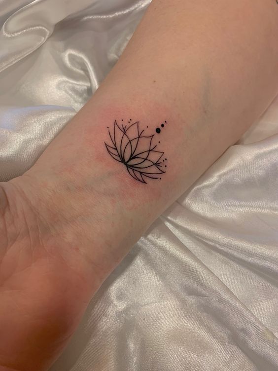 quanto custa tatuagem flor de lotus delicada