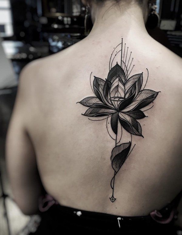 tatuagem flor de lotus unalome no pulso