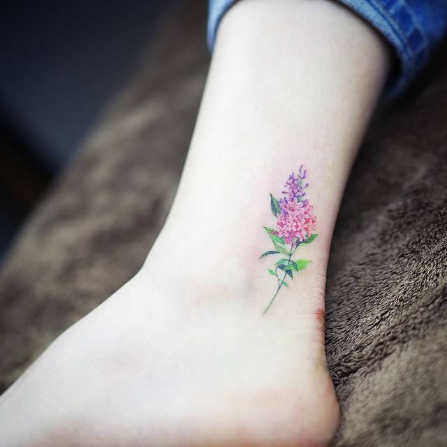 erros tatuagem flor delicada fineline