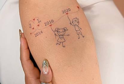 ideias tatuagem mae e filho no braco