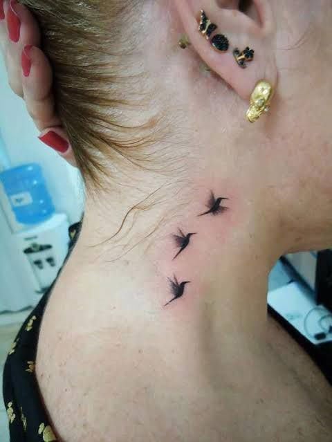 ideias tatuagem nuca feminina delicada