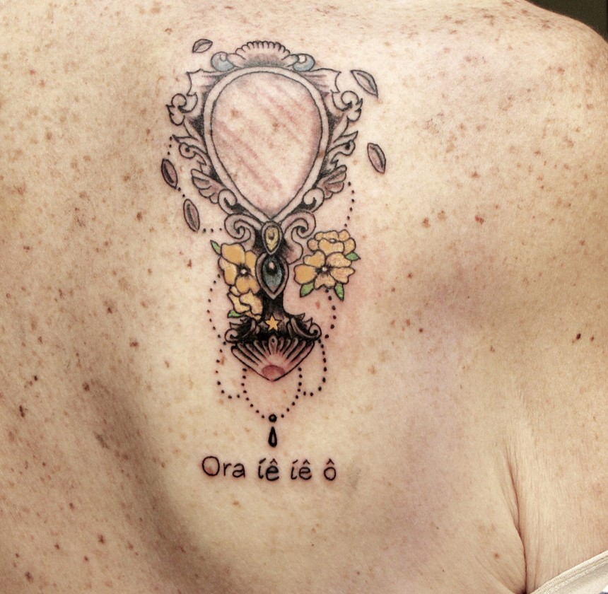 ideias tatuagem oxum feminina delicada