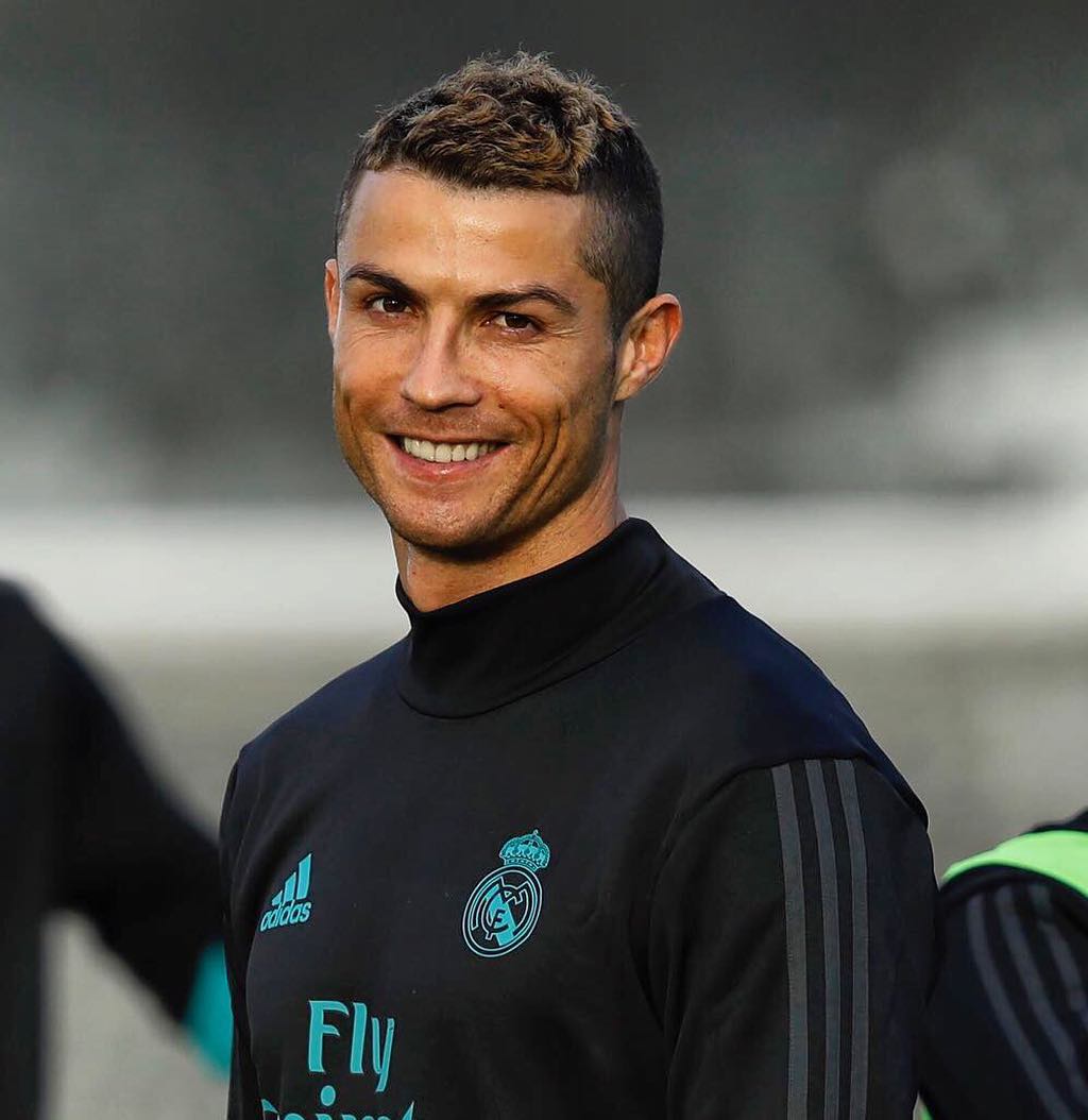 Do Frosted Tips ao Man Bun: A Evolução Capilar de Cristiano Ronaldo