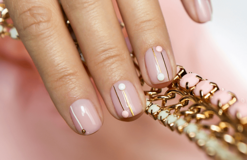 inspiração unhas delicadas com flores