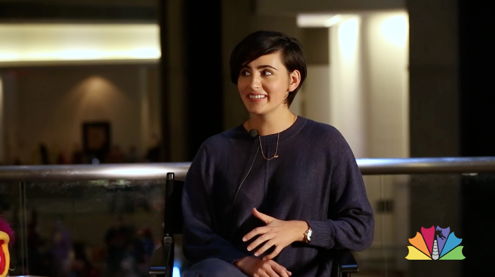 jacqueline toboni com cabelo grande