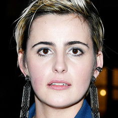 A evolução do cabelo de Jacqueline Toboni: do longo ao pixie
