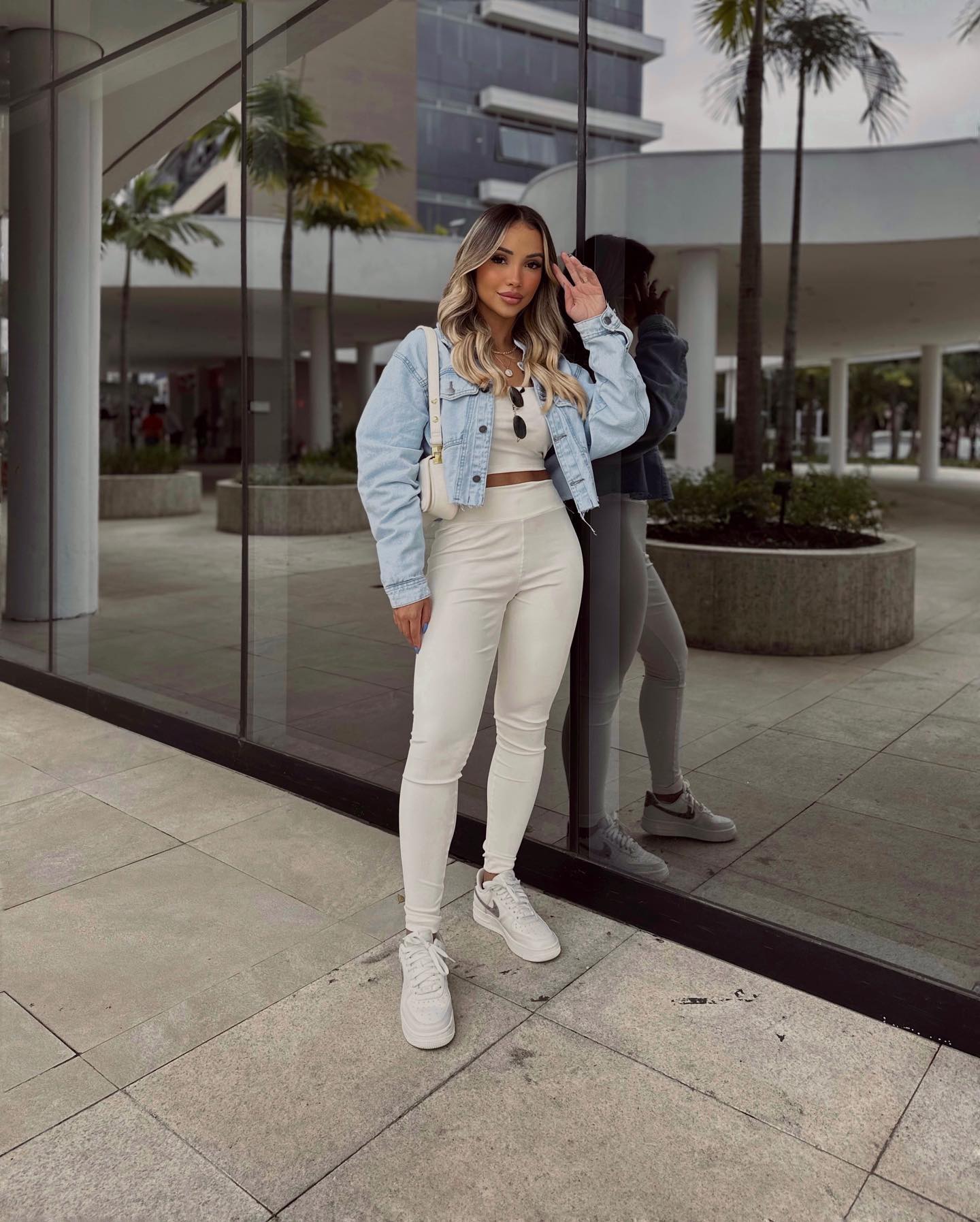 jaqueta jeans feminina curta looks
