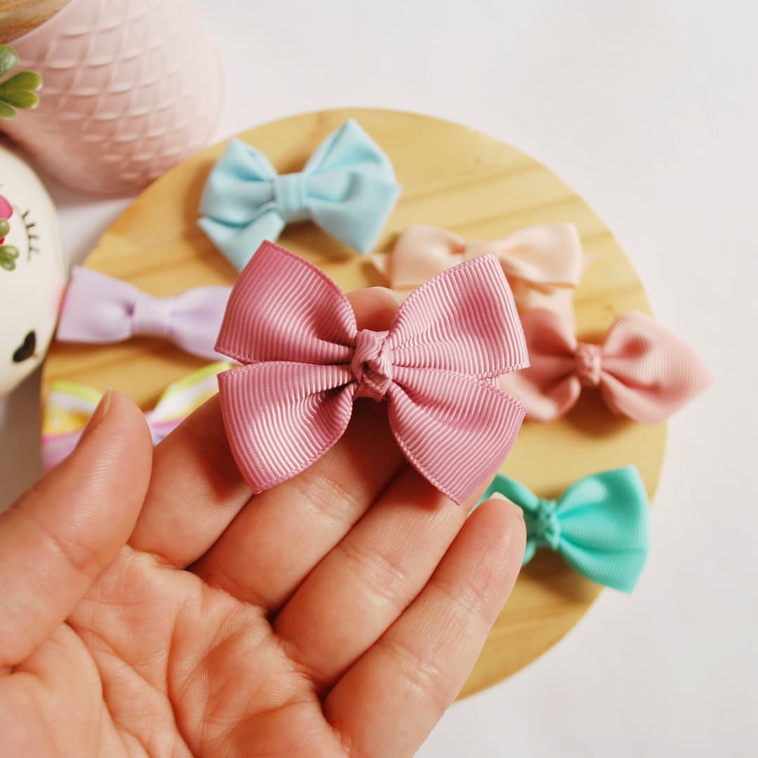 laços de fita para cabelo