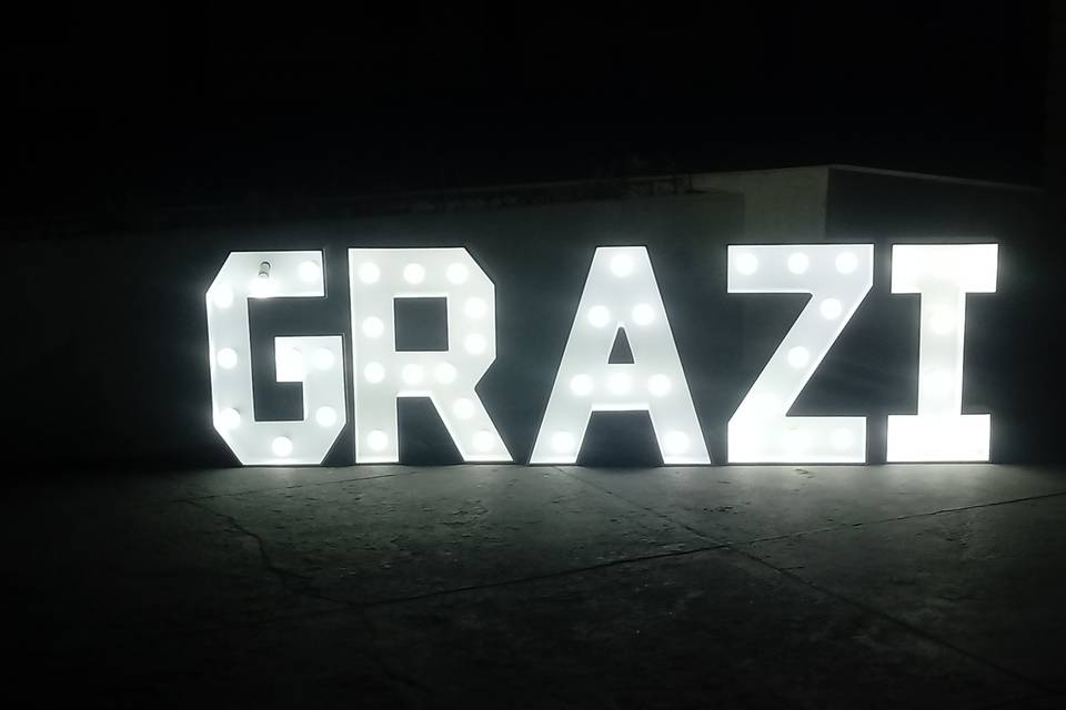 Letras Iluminadas para Eventos: Transforme Sua Festa em um Espetáculo de Luz