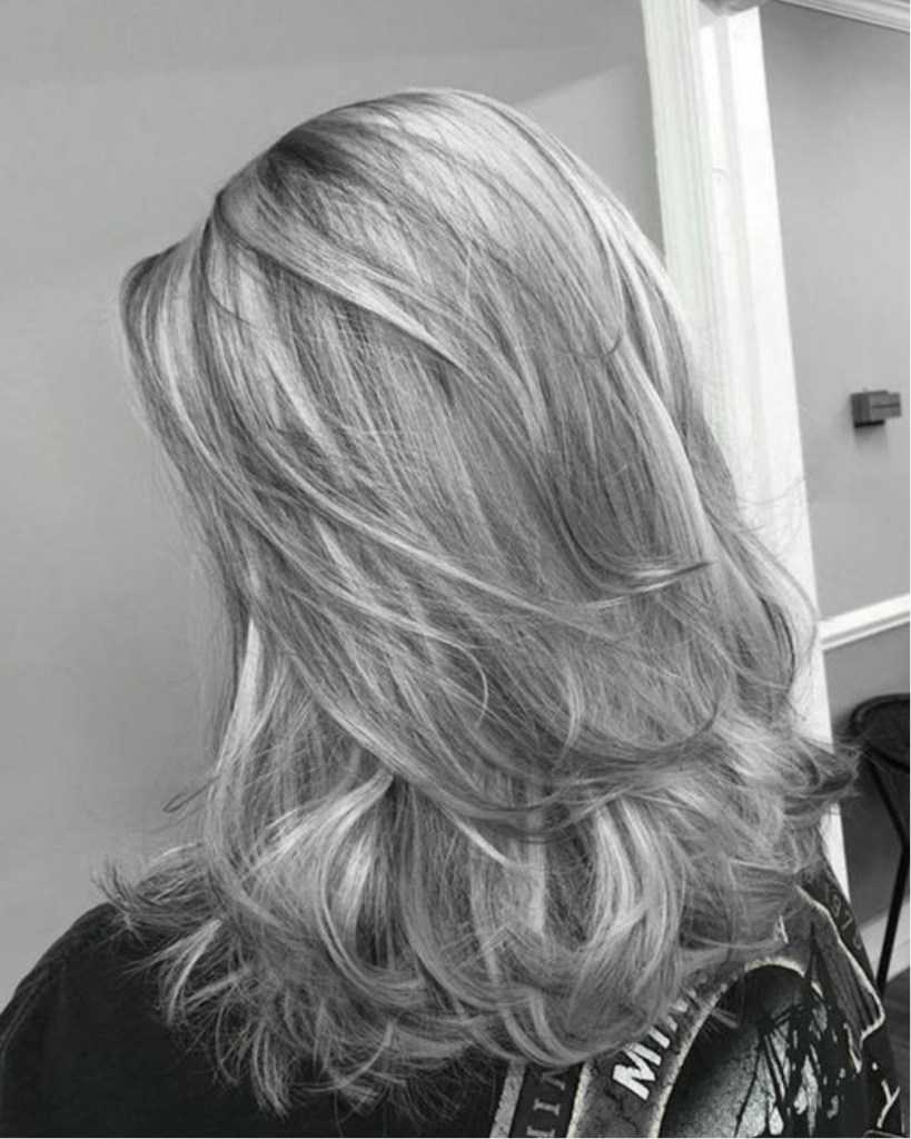 Loiro Médio Acinzentado