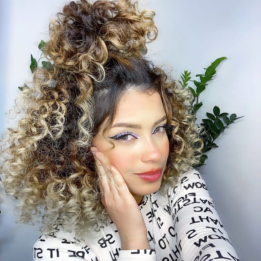 loiro mel cabelo cacheado