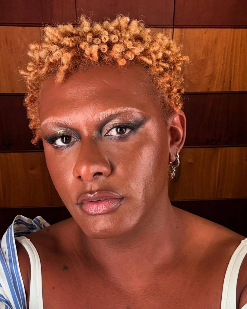 quanto custa pintar cabelo cacheado de loiro mel