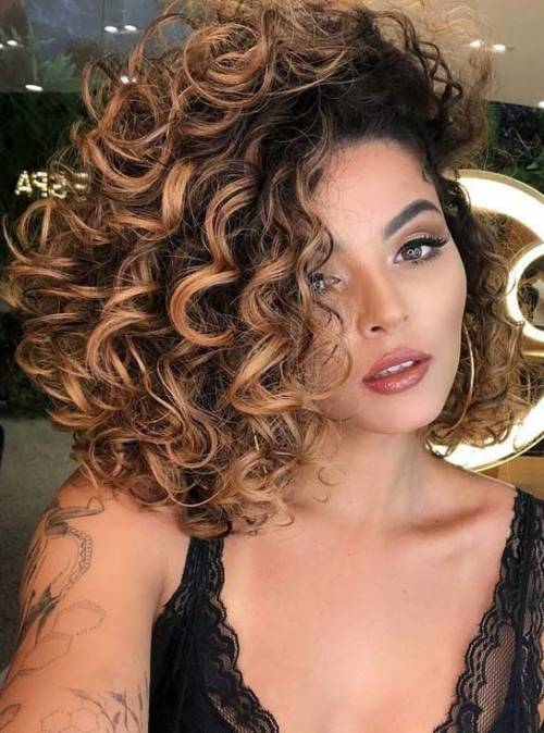 cuidados cabelo cacheado loiro mel dourado