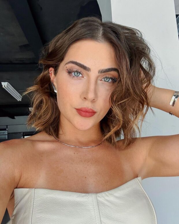 Guia Completo: Como Escolher o Long Bob Perfeito para Seu Rosto; Long Bob Desfiado vs. Double Long Bob: Qual o Melhor para Você?; Long Bob com Franja: 10 Inspirações para um Visual Marcante; Long Bob em Cabelos Cacheados e Crespos: Dicas e Cuidados Essenciais; Mitos e Verdades sobre o Corte Long Bob: Tudo o que Você Precisa Saber