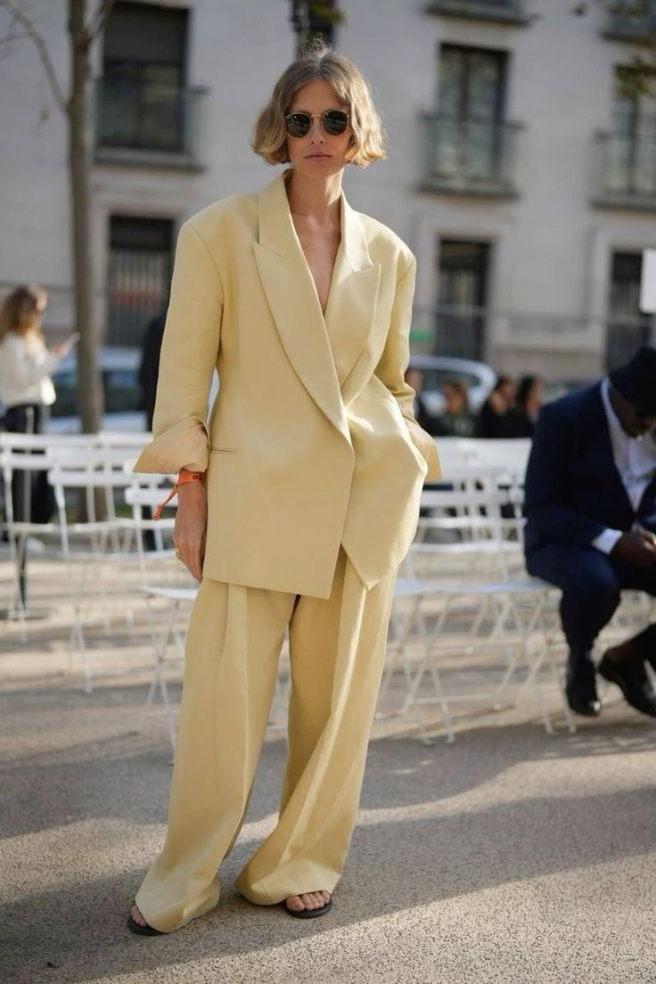 amarelo manteiga vs bege para looks de trabalho