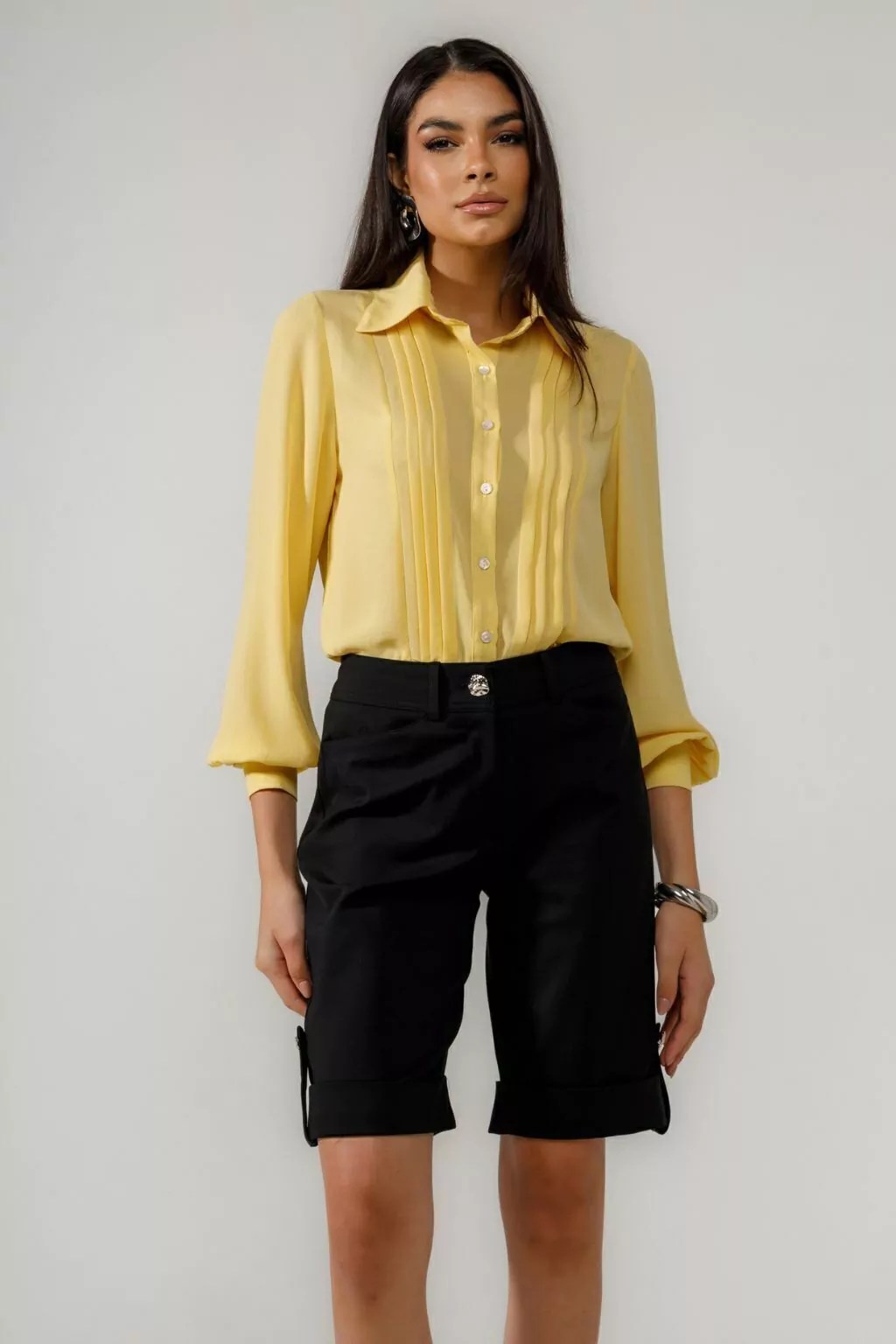 como combinar blazer amarelo manteiga casual chic