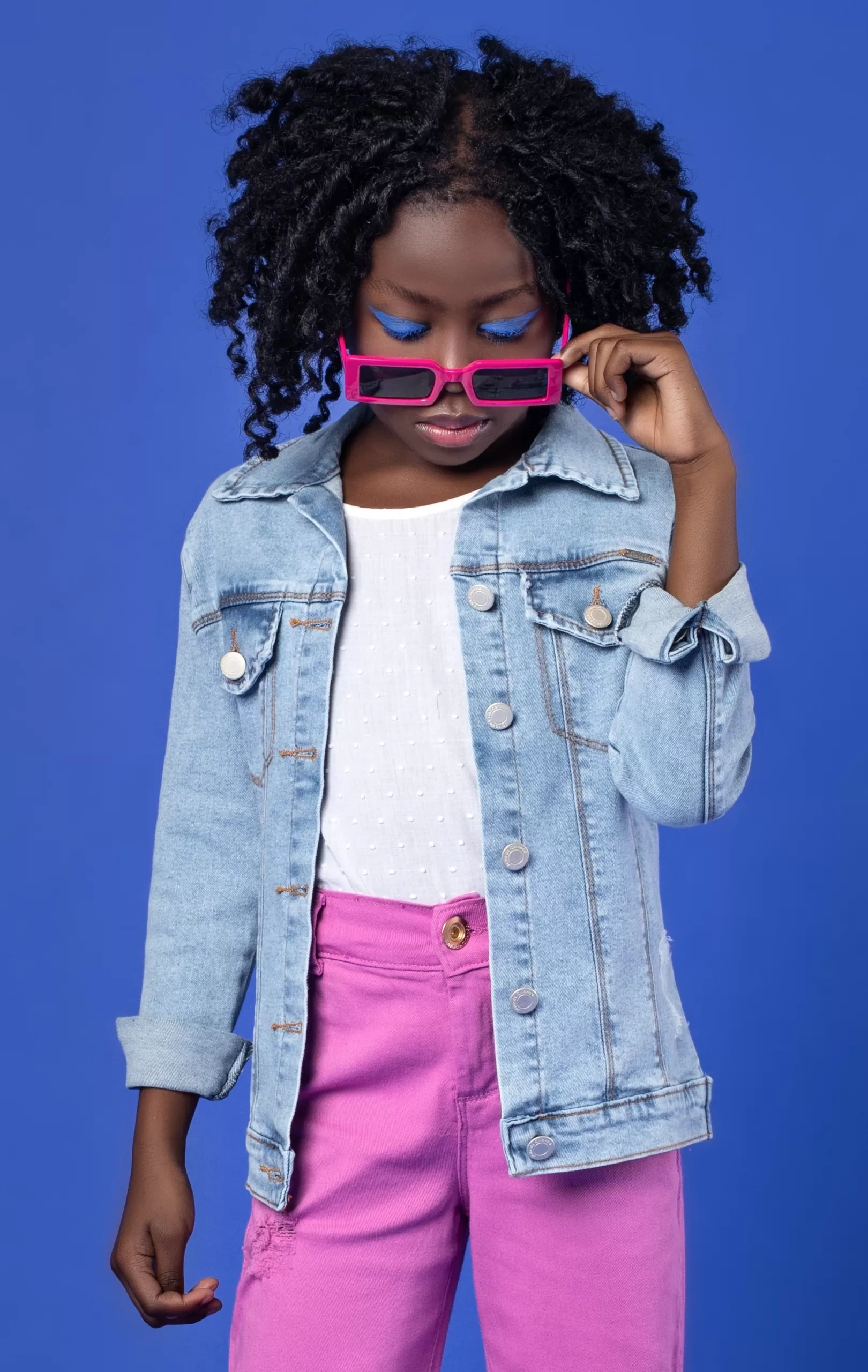 Jaqueta jeans oversized: como incorporar a tendência de 2025 no seu guarda-roupa