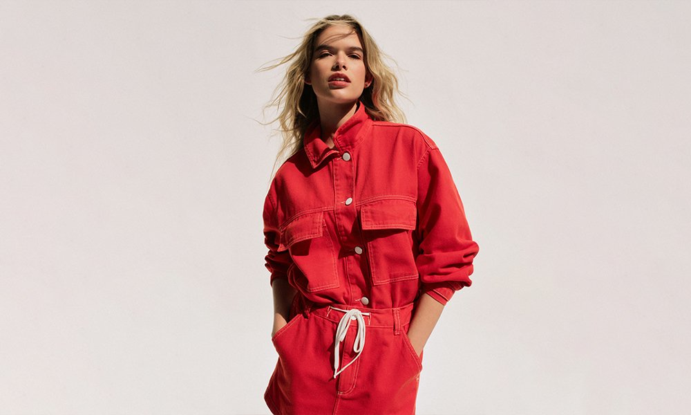 Jaqueta jeans oversized: como incorporar a tendência de 2025 no seu guarda-roupa