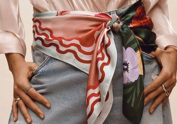 looks com lenço na bolsa