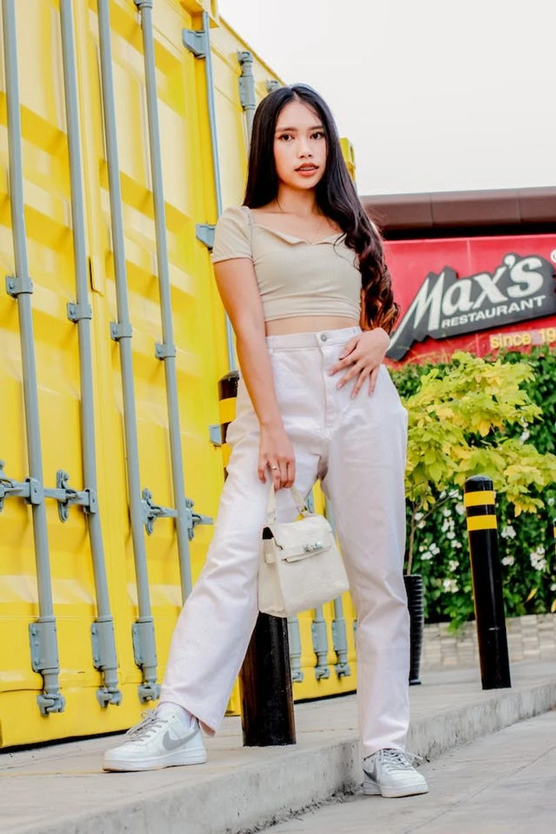 looks femininos com tênis branco para o dia a dia