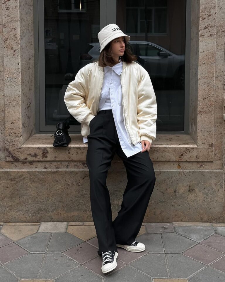 estilo despojado chique com tênis