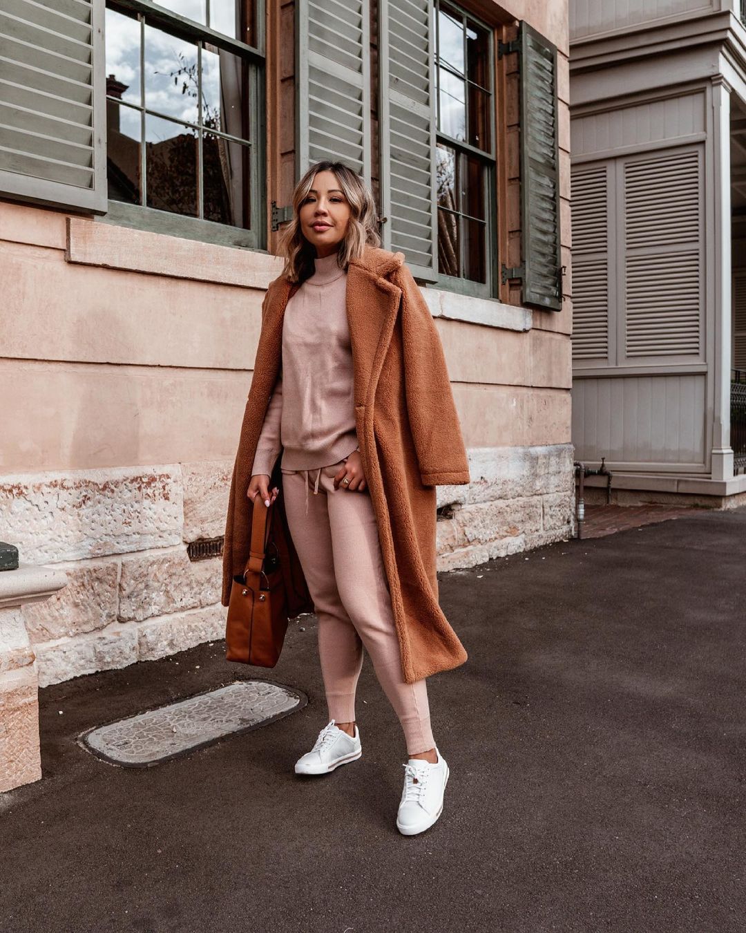 Além do Básico: 5 Formas Criativas de Usar Jaqueta Jeans no Inverno 2025