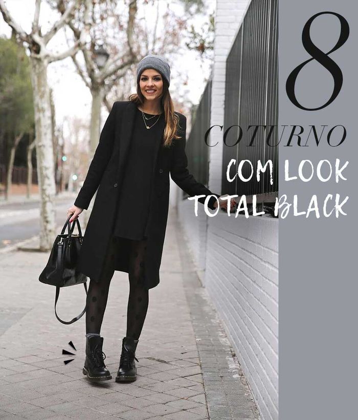 coturno preto com calça mom