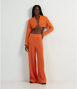 looks com laranja e branco