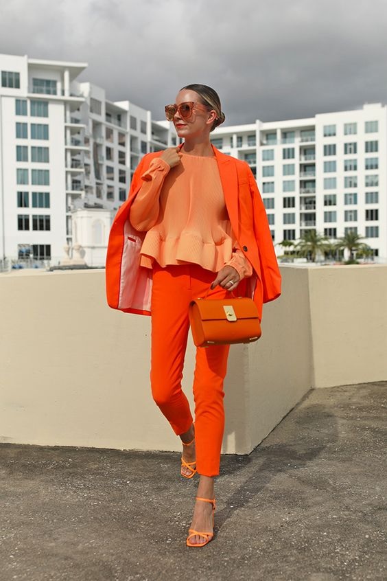 looks monocromáticos laranja