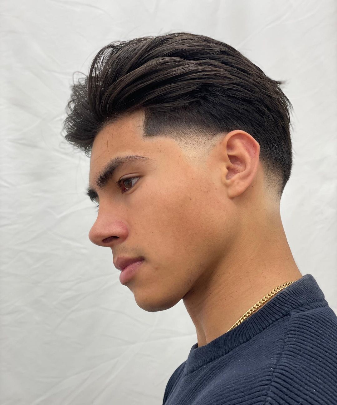 low fade em V cabelo liso