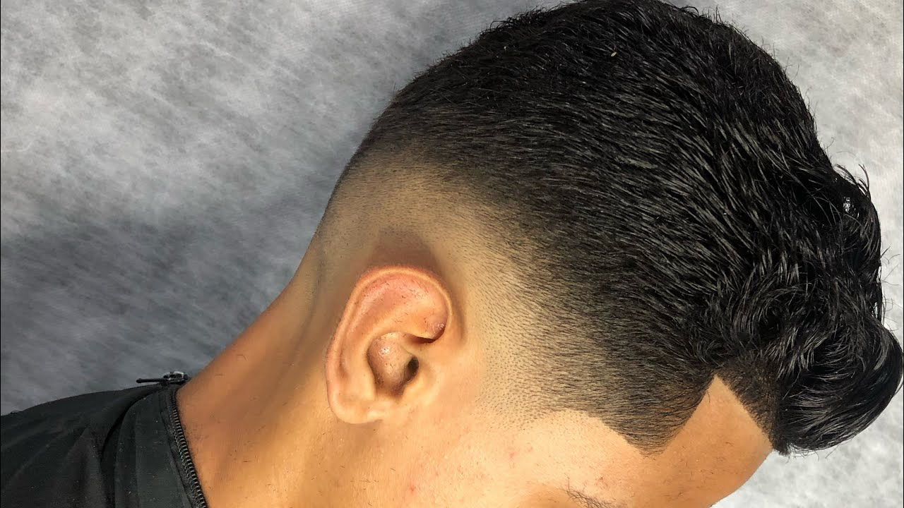 low fade com topete cabelo liso