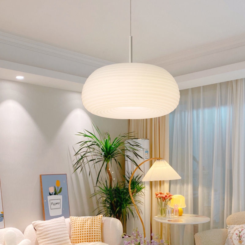 lustre com fitas de LED para sala