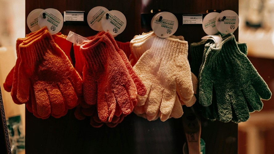 Os Benefícios Surpreendentes da Luva Esfoliante para uma Pele Radiante