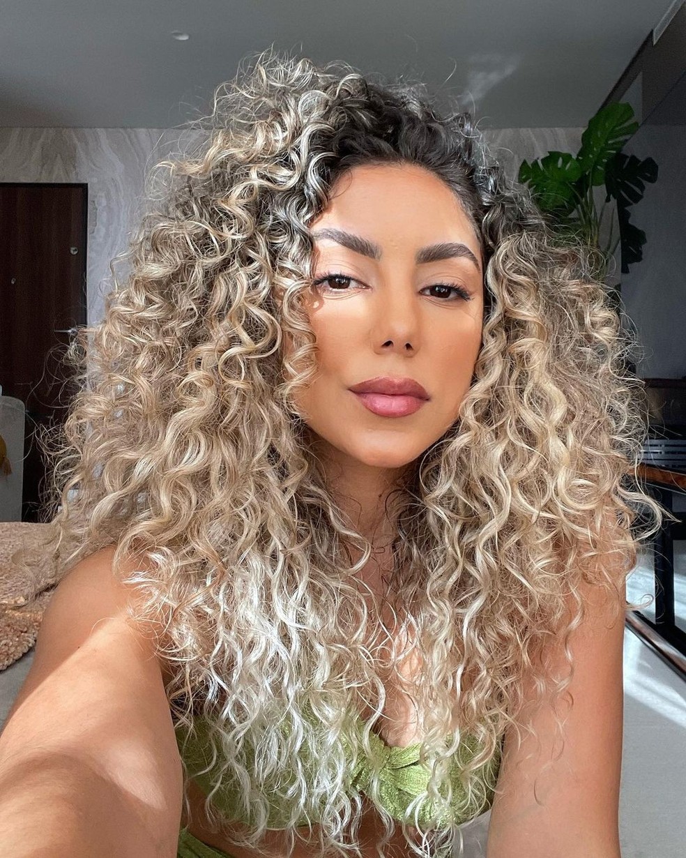 luzes sutis cabelo ondulado