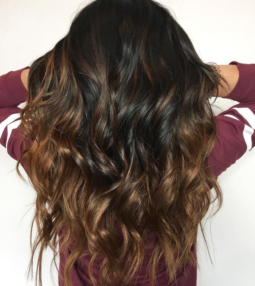 Guia Completo: Como Escolher o Tom Ideal de Luzes para Cabelo Preto