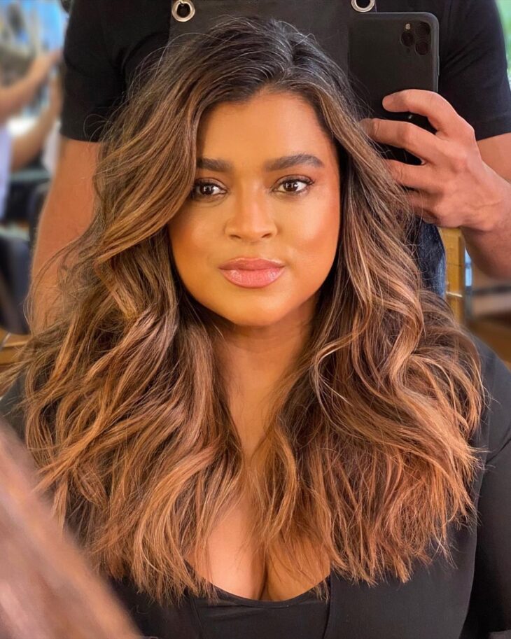 inspiração de luzes no cabelo feminino