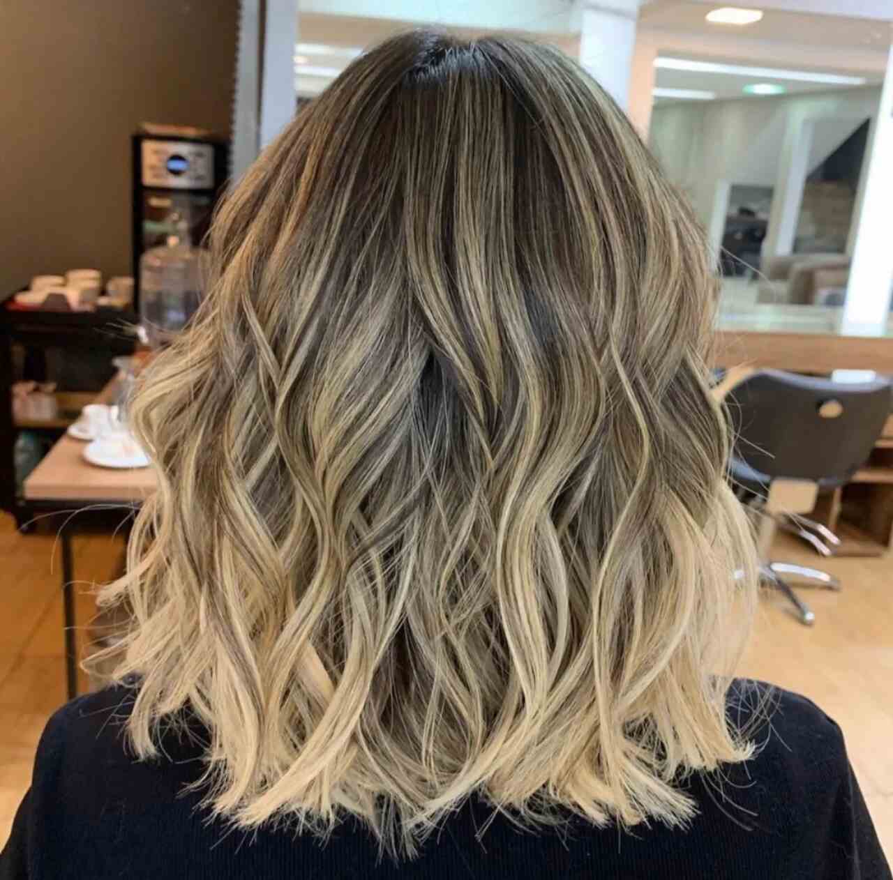 inspiração de luzes no cabelo feminino