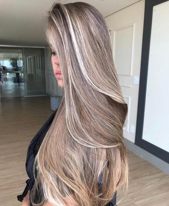 luzes no cabelo feminino