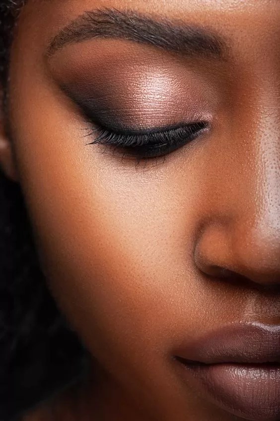 Acne na Pele Negra: Causas, Tratamentos e Prevenção de Manchas