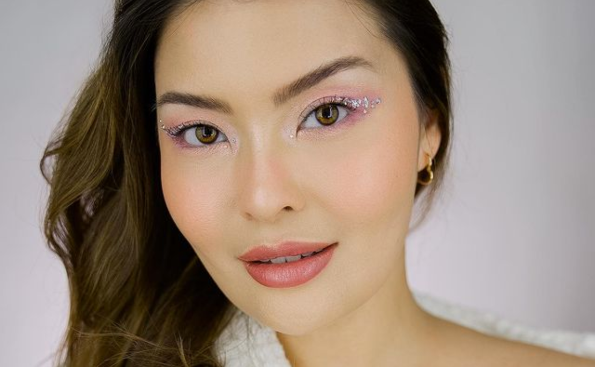 5 ideias de títulos:
1. Maquiagem Capilar: O Guia Completo para Cobrir Cabelos Brancos e Falhas
2. Tipos de Maquiagem para Cabelo: Encontre a Solução Ideal para Você
3. Benefícios e Cuidados Essenciais ao Usar Maquiagem Capilar
4. Como Aplicar Maquiagem Capilar: Dicas para um Resultado Natural
5. Maquiagem Capilar vs. Tintura: Qual a Melhor Opção para Retocar a Raiz?