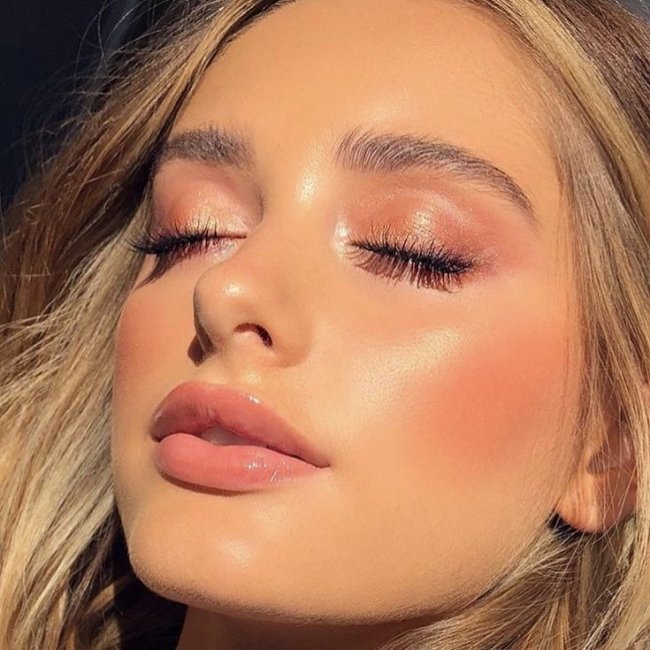 5 ideias de títulos:
1. Maquiagem Capilar: O Guia Completo para Cobrir Cabelos Brancos e Falhas
2. Tipos de Maquiagem para Cabelo: Encontre a Solução Ideal para Você
3. Benefícios e Cuidados Essenciais ao Usar Maquiagem Capilar
4. Como Aplicar Maquiagem Capilar: Dicas para um Resultado Natural
5. Maquiagem Capilar vs. Tintura: Qual a Melhor Opção para Retocar a Raiz?