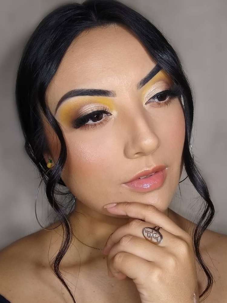 Como escolher o batom ideal para cada tom de pele com vestido amarelo