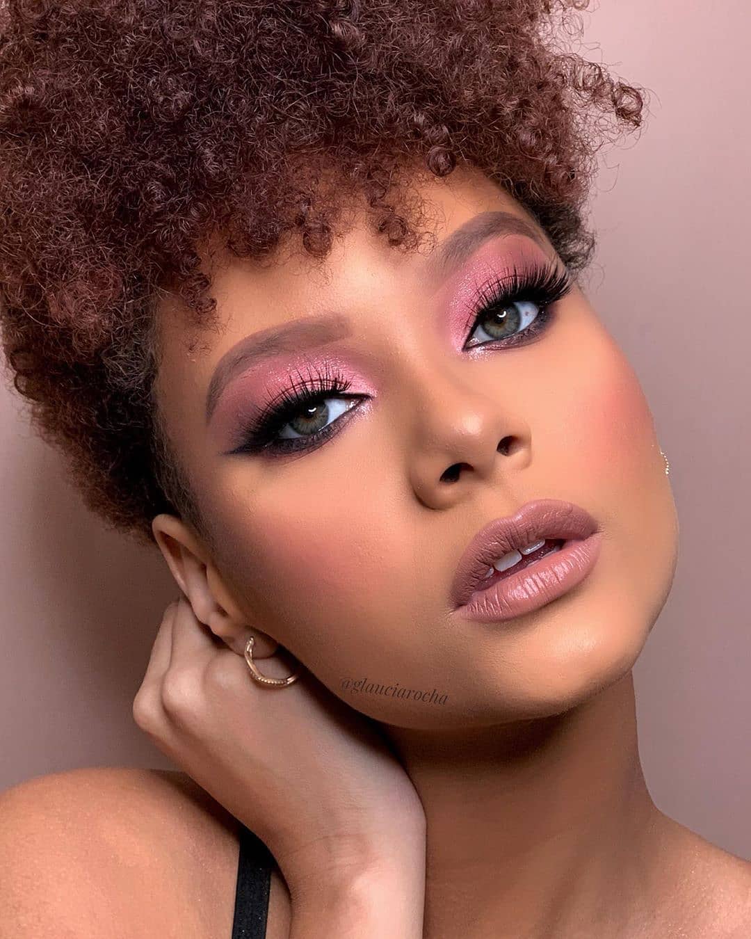 erros comuns maquiagem pele morena dia