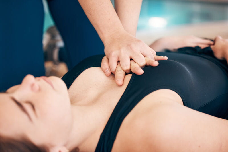 5 ideias de títulos:
1. Guia Completo: Como Realizar Massagem Cardíaca Corretamente
2. RCP para Leigos: O Que Fazer em uma Emergência Cardíaca
3. Diferenças na Massagem Cardíaca: Adultos