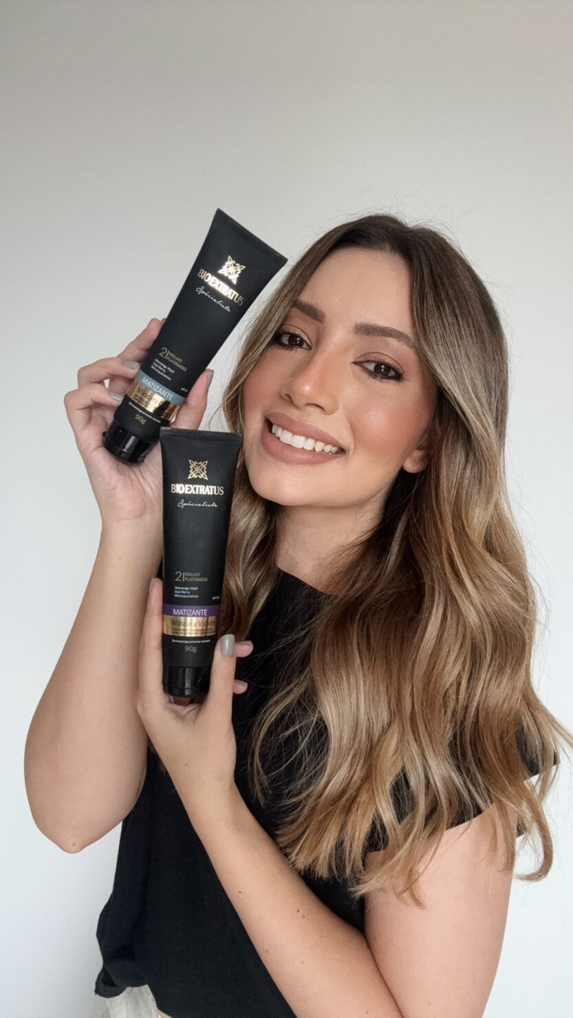 5 ideias de títulos:
1. Guia Completo: Como Usar o Matizador 410 Grafite Alfaparf para um Loiro Perfeito
2. Matização em Casa: Passo a Passo com o Tonalizante 410 (Grafite)
3. Dicas Profissionais: Evitando o Efeito Chumbado com o Corretor 410 Grafite
4. Alfaparf 410 Grafite: A Solução Definitiva para Cabelos Laranjas e Amarelados
5. Banho de Brilho ou Tonalização? Qual a Melhor Forma de Usar o 410 Grafite?