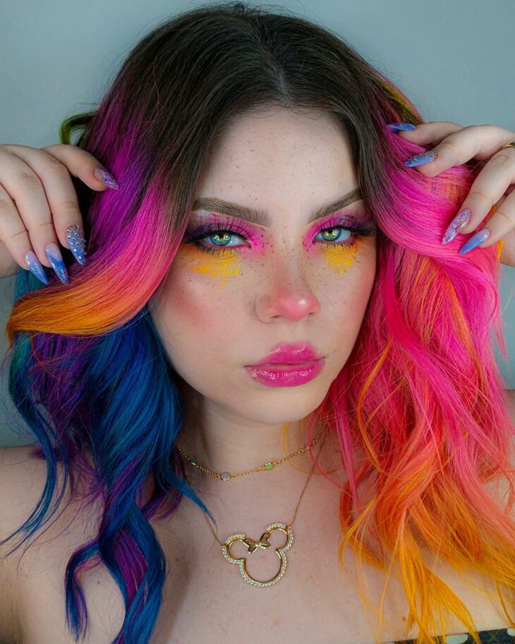 mecha colorida por baixo do cabelo